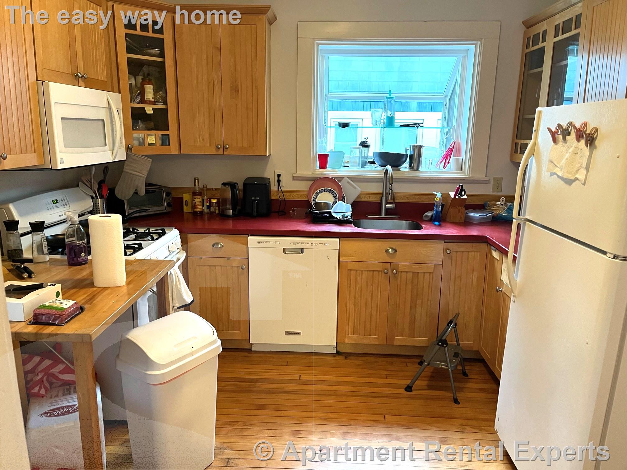 5 bed, 2 bath apartment for rent at 16 Chetwynd Rd, Tufts — photo 1 of 21