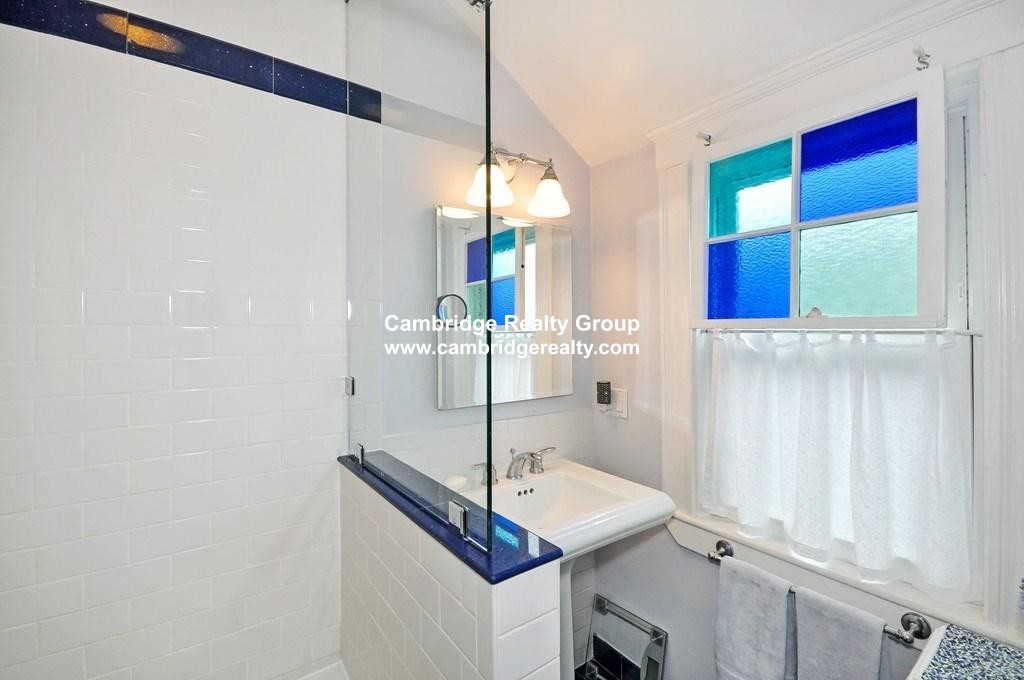 6 bed, 2.5 bath apartment for rent at 16 Chetwynd Rd Unit T, West Somerville — photo 10 of 18