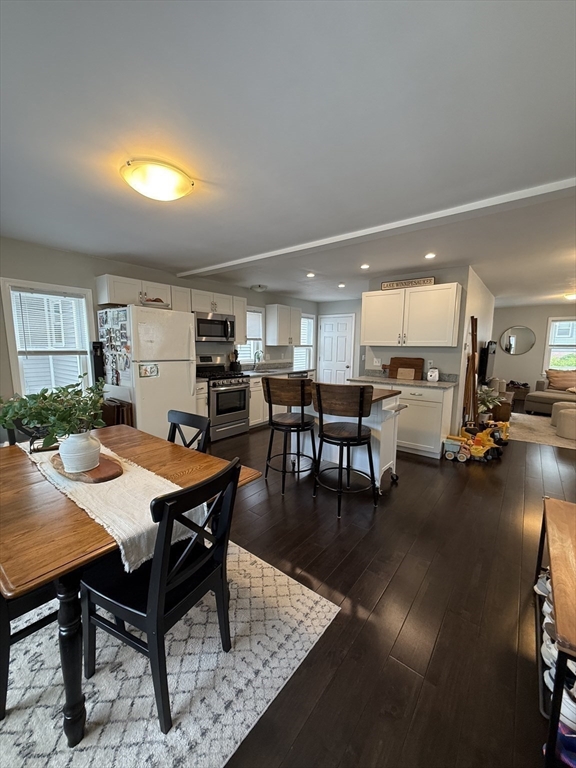 3 bed, 1 bath apartment for rent at 16 Church St, Natick — photo 6 of 16