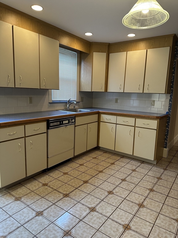 2 bed, 1 bath apartment for rent at 16 Church St Unit 2, Maplewood — photo 3 of 16