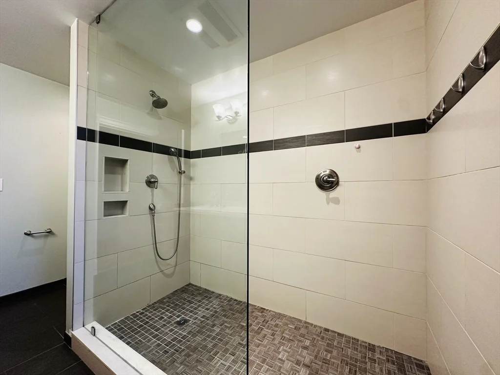 2 bed, 1 bath apartment for rent at 16 Church St Unit 2R, Belmont — photo 9 of 12