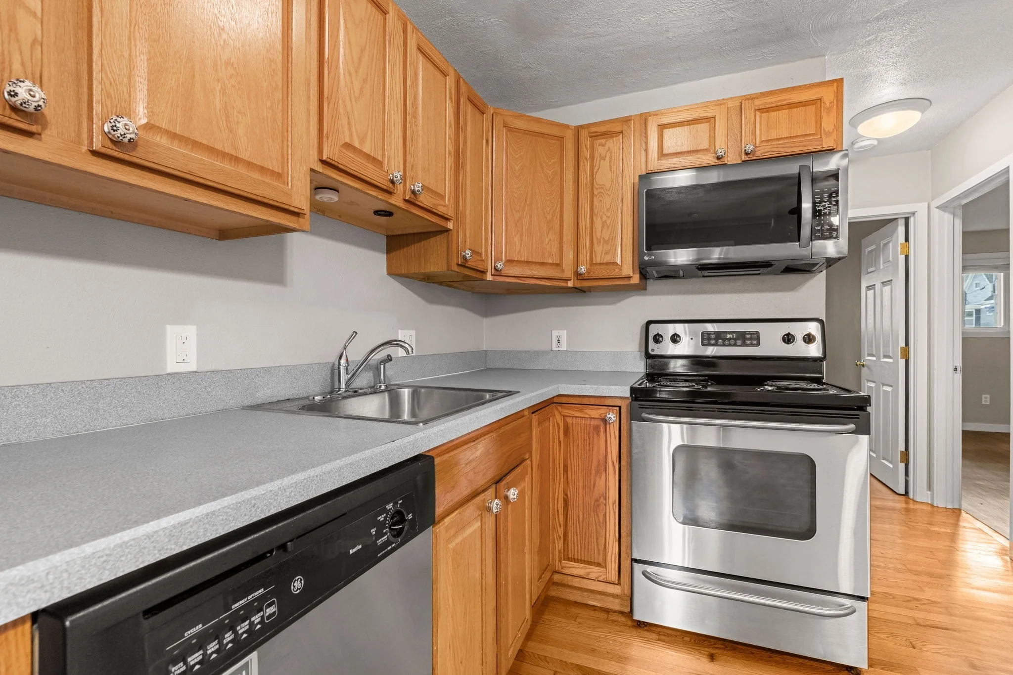 2 bed, 1 bath apartment for rent at 16 Cleveland Pl Unit 8, Gloucester — photo 9 of 11