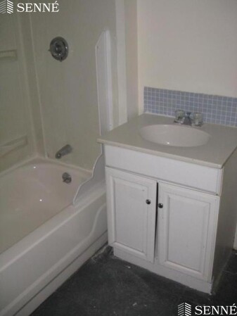 1.5 bed, 1 bath apartment for rent at 16 Clinton St Unit B, Mid Cambridge — photo 6 of 7