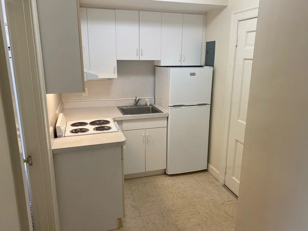Studio bed, 1 bath apartment for rent at 16 Columbian St Unit 3, Weymouth