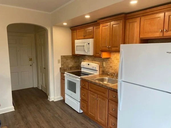 Studio bed, 1 bath apartment for rent at 16 Columbian St Unit 4, Weymouth — photo 2 of 13