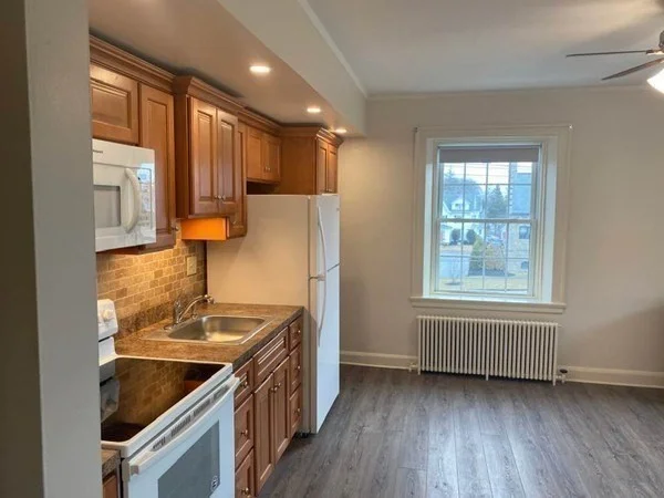 Studio bed, 1 bath apartment for rent at 16 Columbian St Unit 4, Weymouth — photo 4 of 13