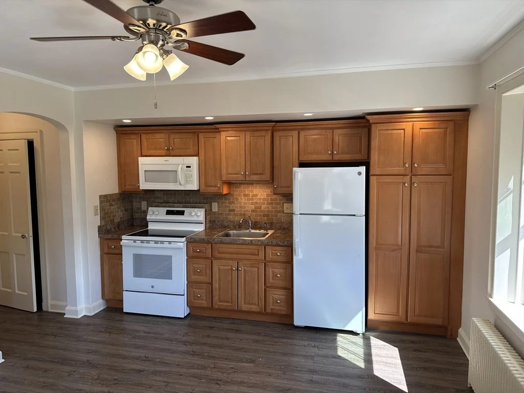 Studio bed, 1 bath apartment for rent at 16 Columbian St Unit 4, Weymouth — photo 3 of 13