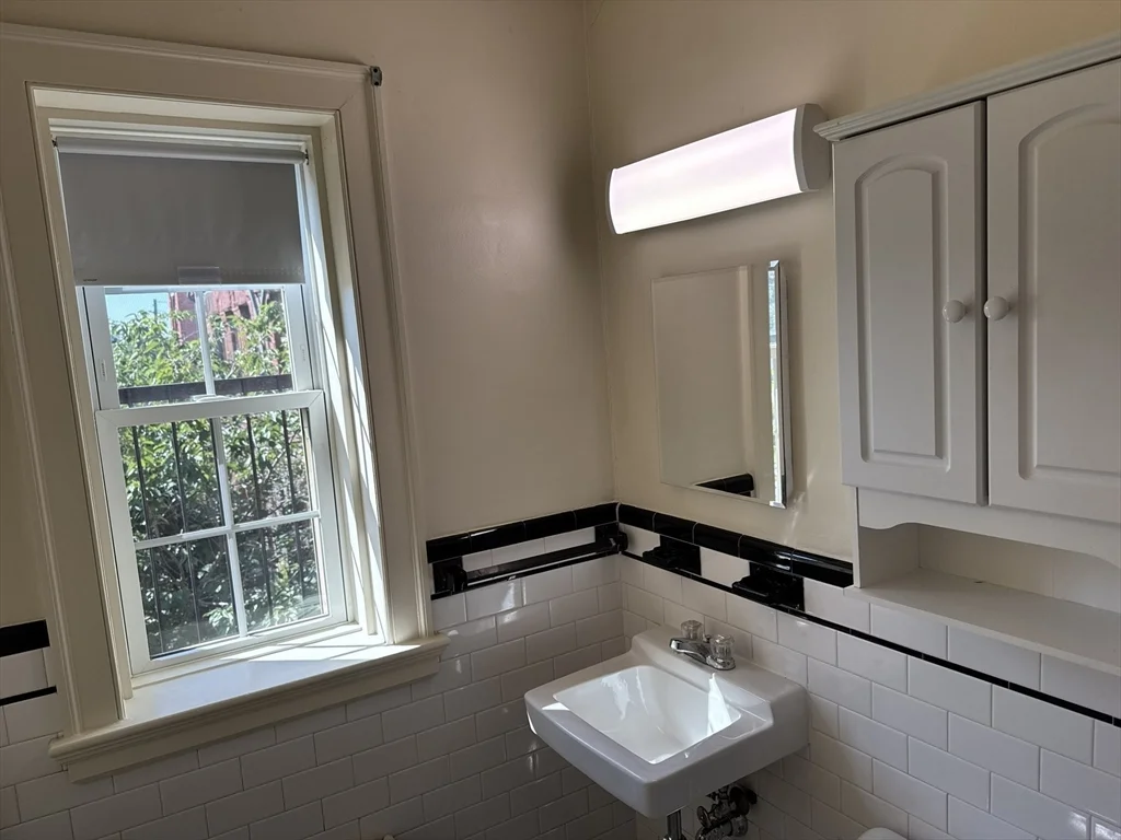 Studio bed, 1 bath apartment for rent at 16 Columbian St Unit 4, Weymouth — photo 6 of 13