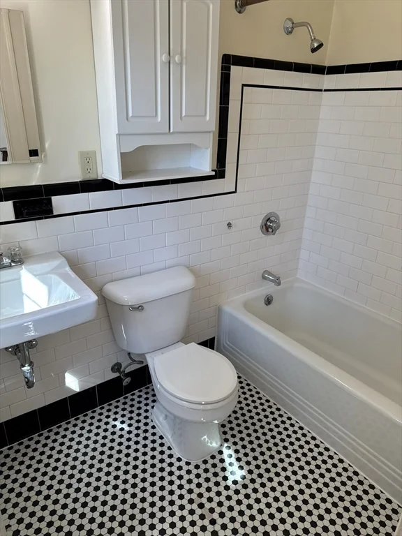 Studio bed, 1 bath apartment for rent at 16 Columbian St Unit 4, Weymouth — photo 5 of 13