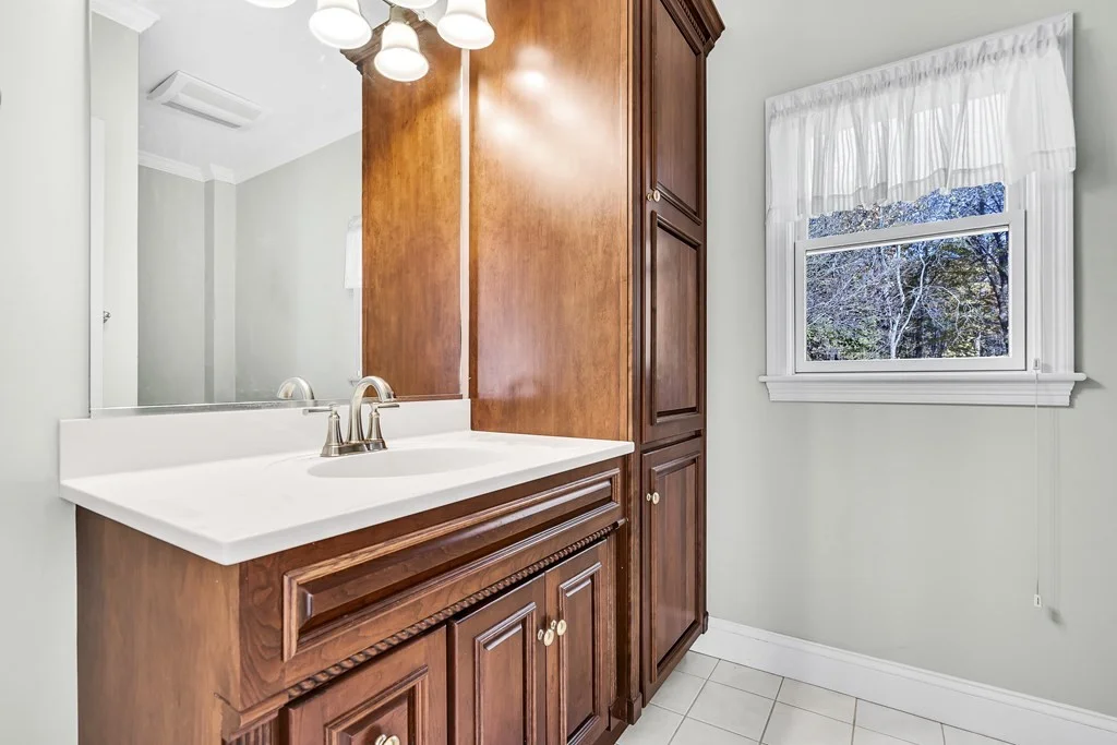 4 bed, 1 bath apartment for rent at 16 County St Unit 2, Foxborough — photo 24 of 39
