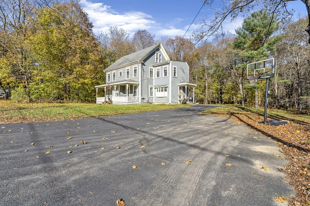 4 bed, 1 bath apartment for rent at 16 County St Unit 2, Foxborough — photo 3 of 39