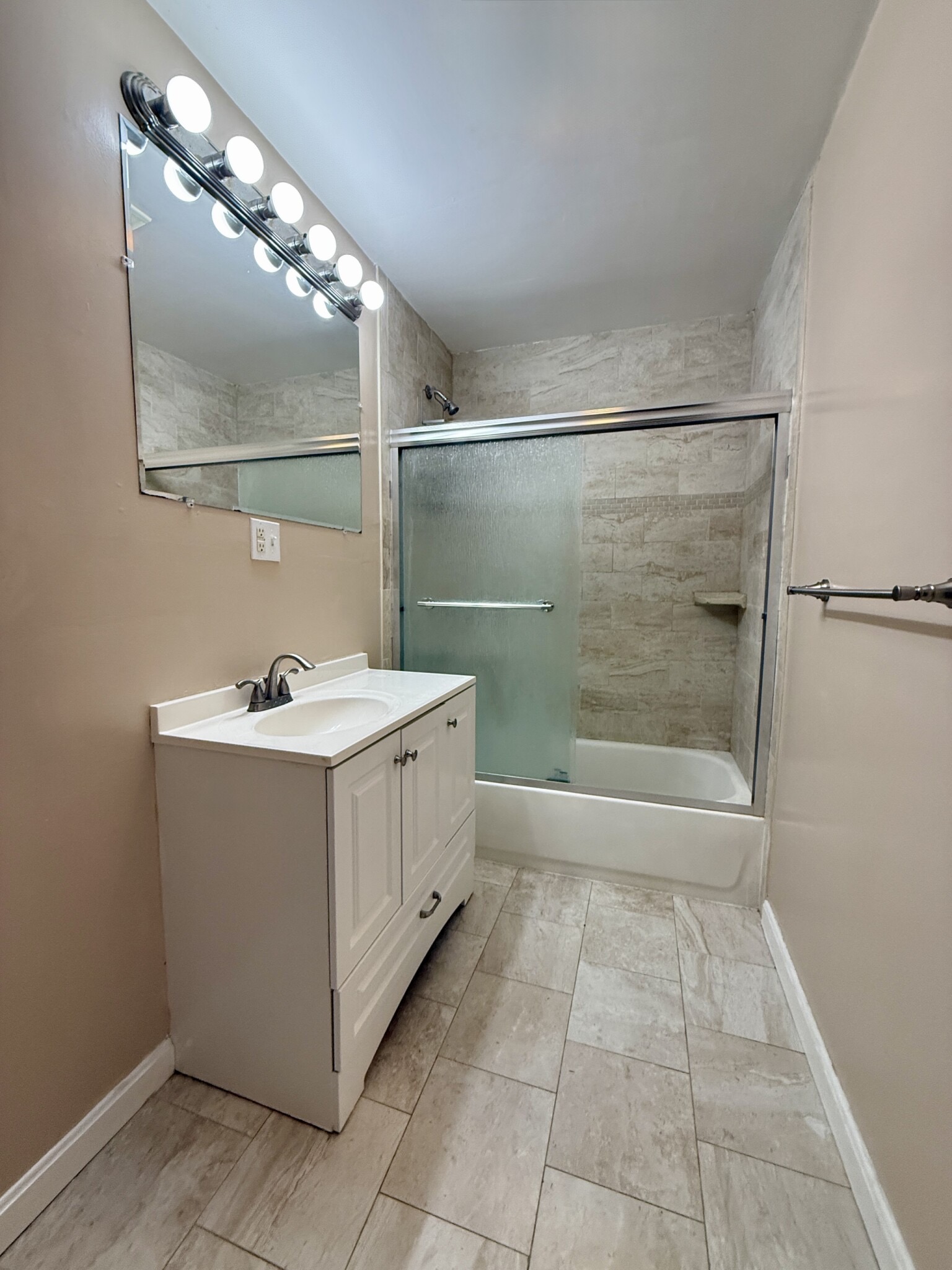 2 bed, 1 bath apartment for rent at 16 Creighton St Unit 2, Jamaica Plain — photo 6 of 7