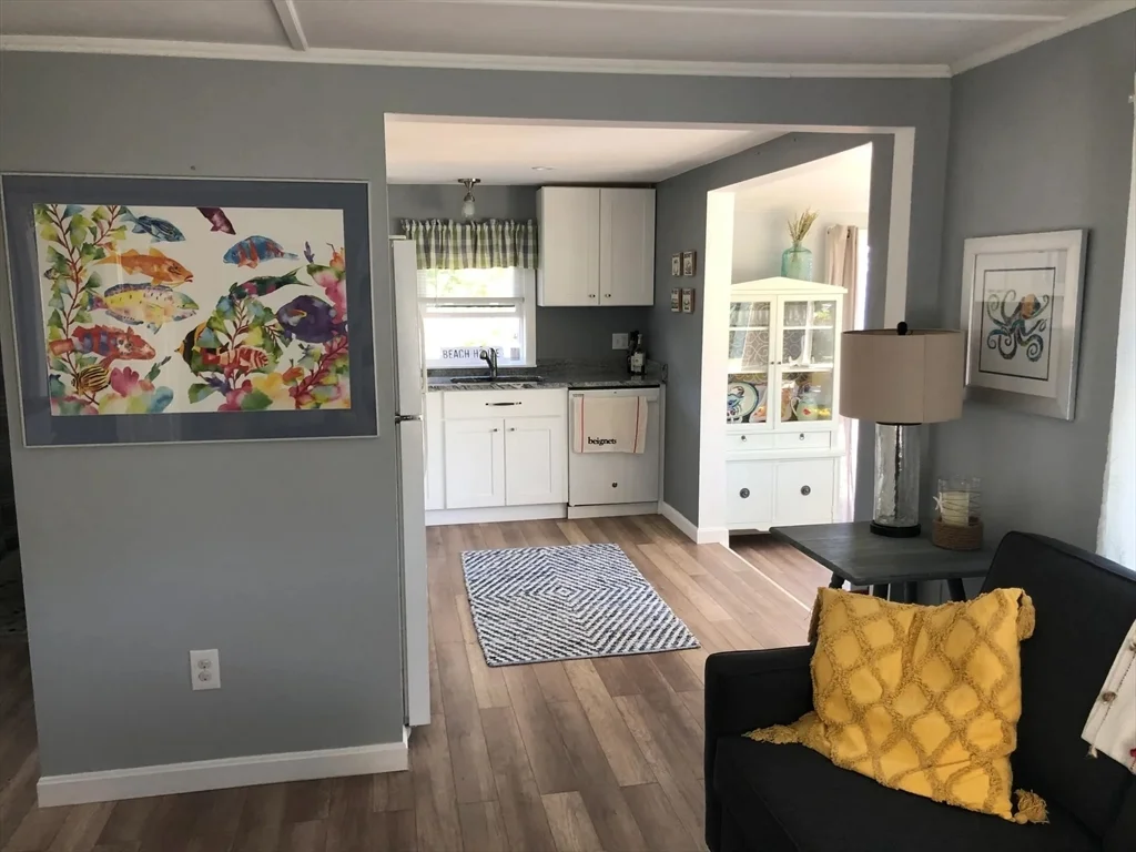 3 bed, 1 bath apartment for rent at 16 Cricket Ln, Rexhame — photo 11 of 15