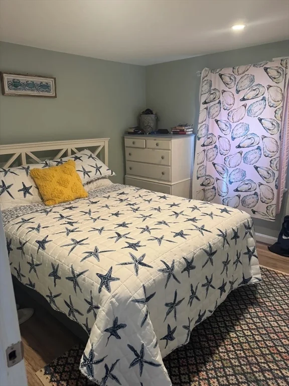 3 bed, 1 bath apartment for rent at 16 Cricket Ln, Rexhame — photo 6 of 15