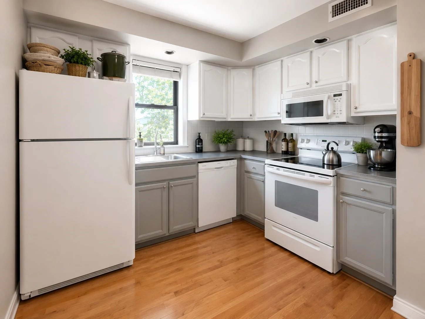2 bed, 1 bath apartment for rent at 16 Cross Street East Unit 2, East Somerville — photo 2 of 15