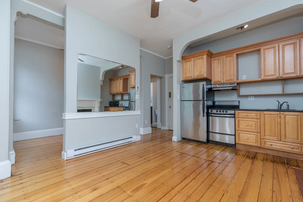Studio bed, 1 bath apartment for rent at 16 Cumberland St Unit 3, Back Bay — photo 4 of 11