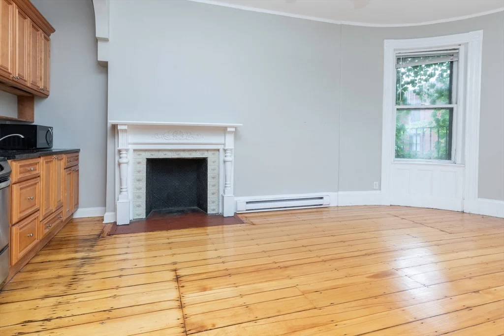 Studio bed, 1 bath apartment for rent at 16 Cumberland St Unit 3, Back Bay — photo 3 of 11