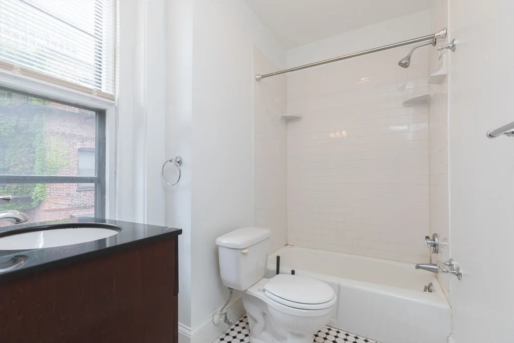 Studio bed, 1 bath apartment for rent at 16 Cumberland St Unit 3, Back Bay — photo 9 of 11