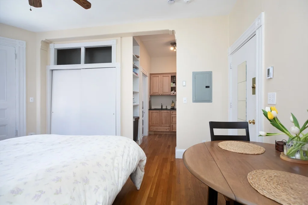 Studio bed, 1 bath apartment for rent at 16 Cumberland St Unit 4, Back Bay — photo 3 of 8