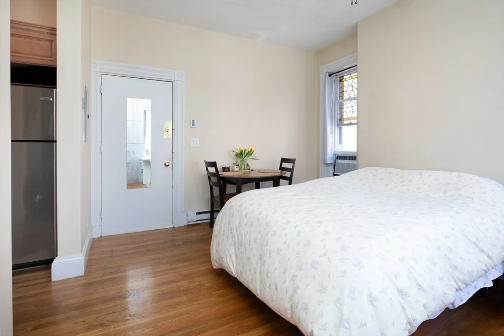 Studio bed, 1 bath apartment for rent at 16 Cumberland St Unit 4, Back Bay — photo 4 of 8