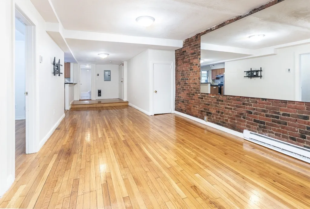 3 bed, 1 bath apartment for rent at 16 Cumberland St Unit B, Back Bay — photo 3 of 13
