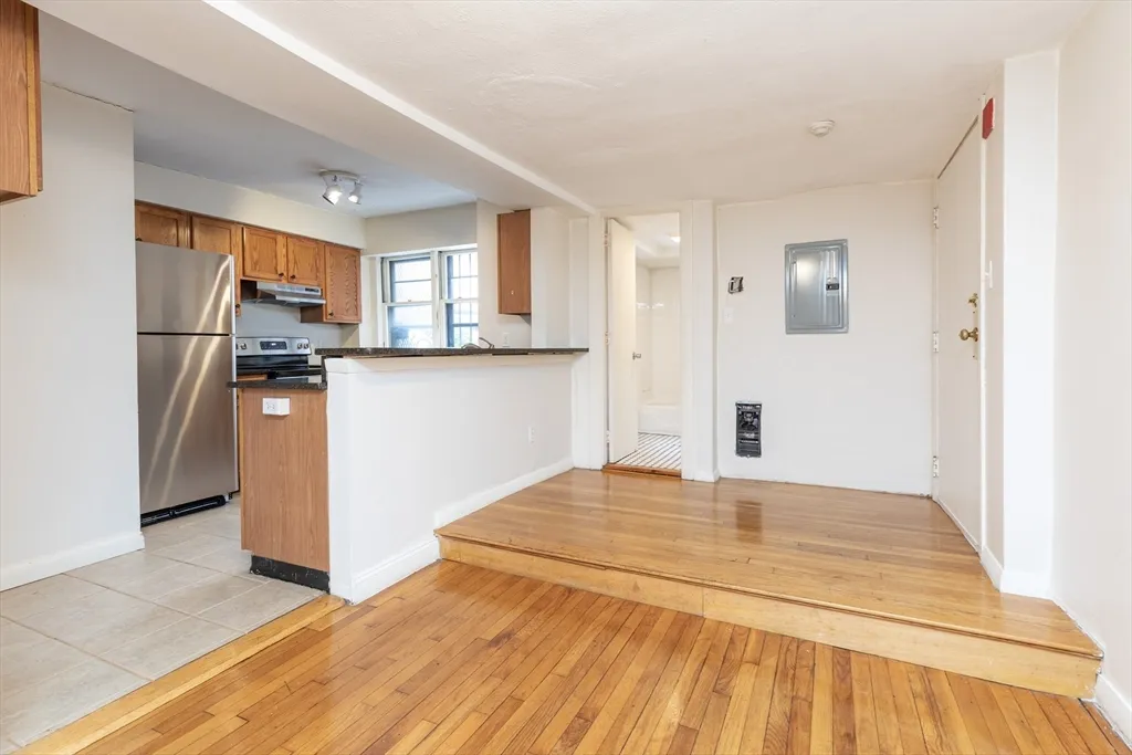 3 bed, 1 bath apartment for rent at 16 Cumberland St Unit B, Back Bay — photo 4 of 13