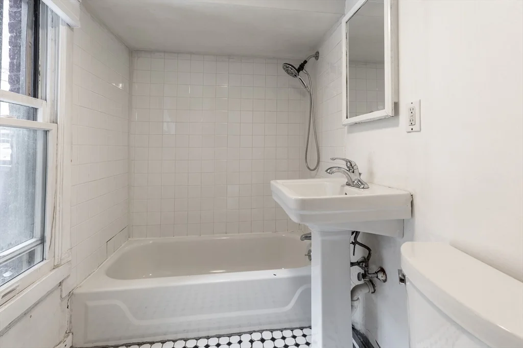 3 bed, 1 bath apartment for rent at 16 Cumberland St Unit B, Back Bay — photo 13 of 13