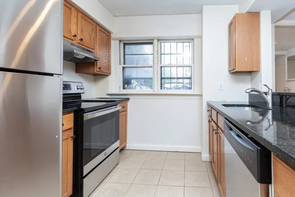 3 bed, 1 bath apartment for rent at 16 Cumberland St Unit B, Back Bay — photo 5 of 13