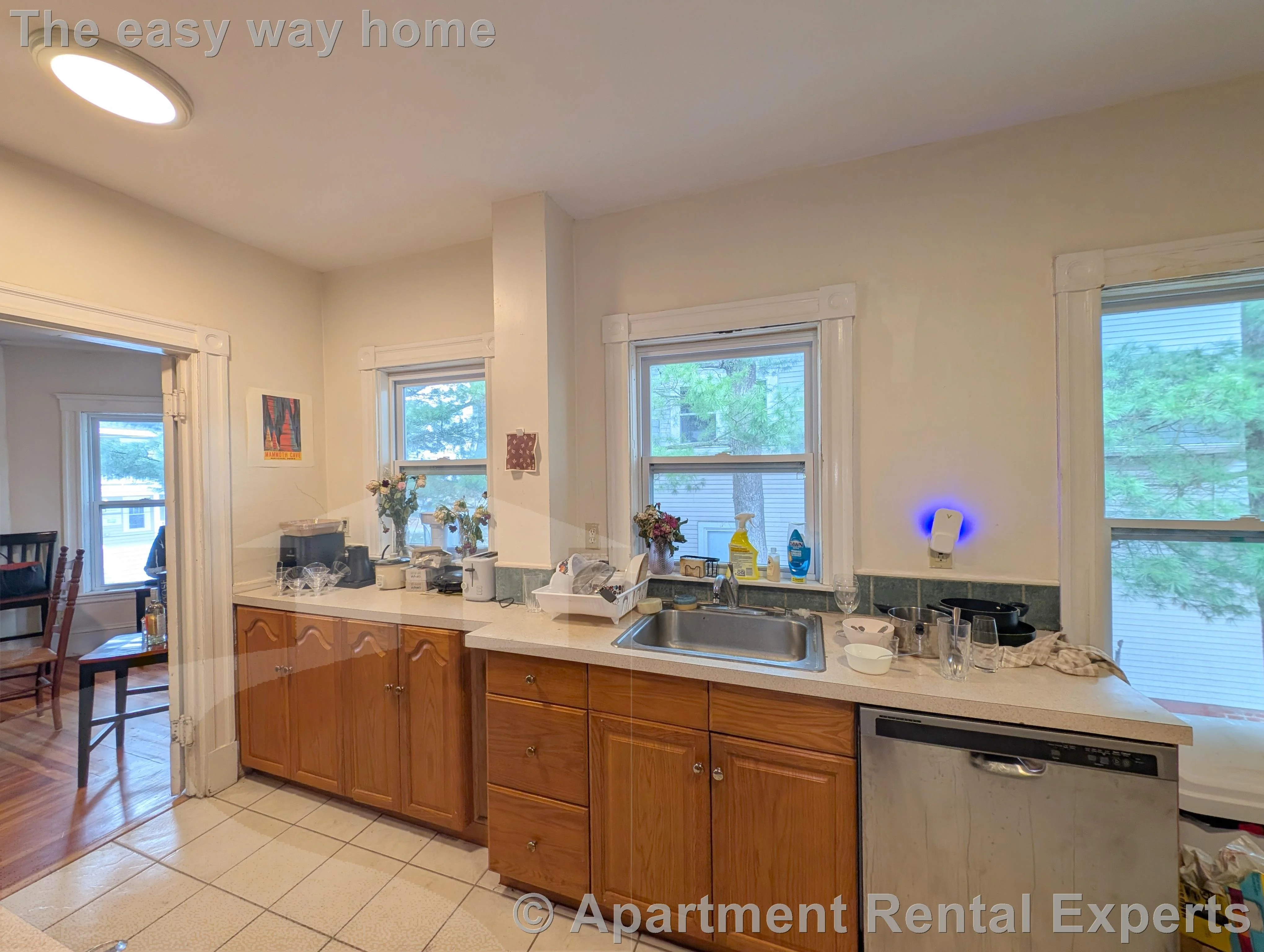 5 bed, 2 bath apartment for rent at 16 Curtis Ave, Tufts — photo 3 of 27