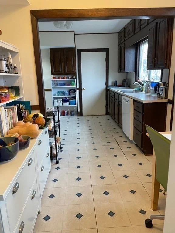 3 bed, 1 bath apartment for rent at 16 Dalton Rd Unit 16, Belmont — photo 8 of 12