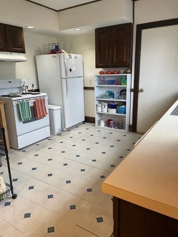 3 bed, 1 bath apartment for rent at 16 Dalton Rd Unit 16, Belmont — photo 9 of 12