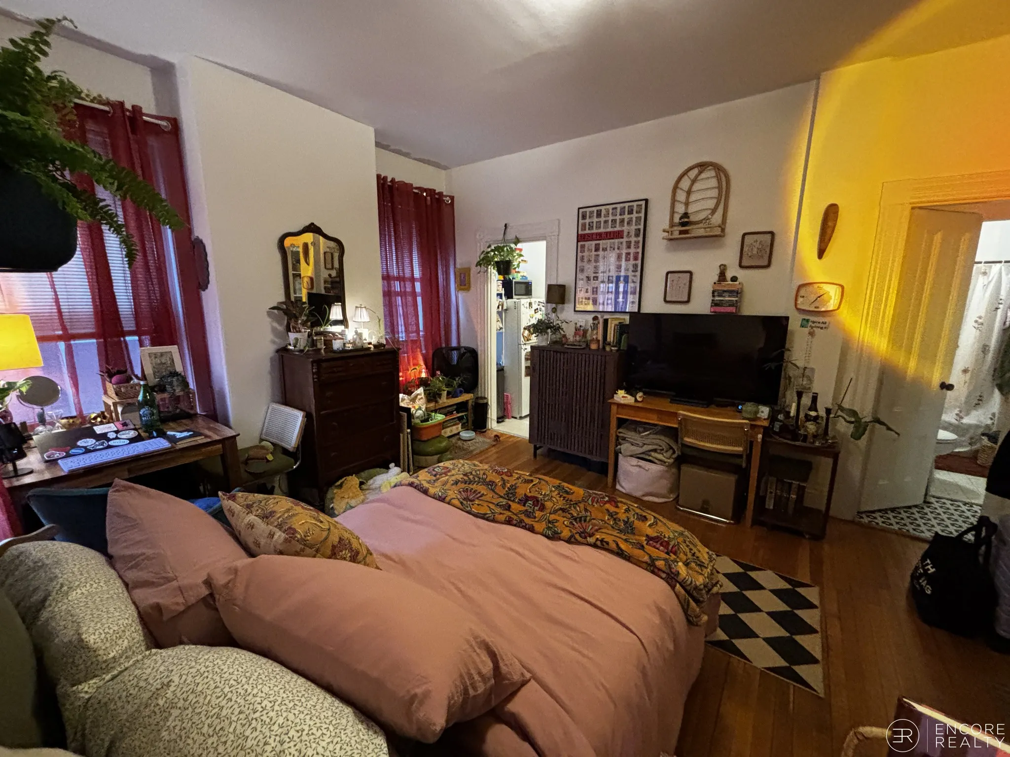 Studio bed, 1 bath apartment for rent at 16 Davis Ave Unit 3, Emerson Gardens — photo 4 of 12