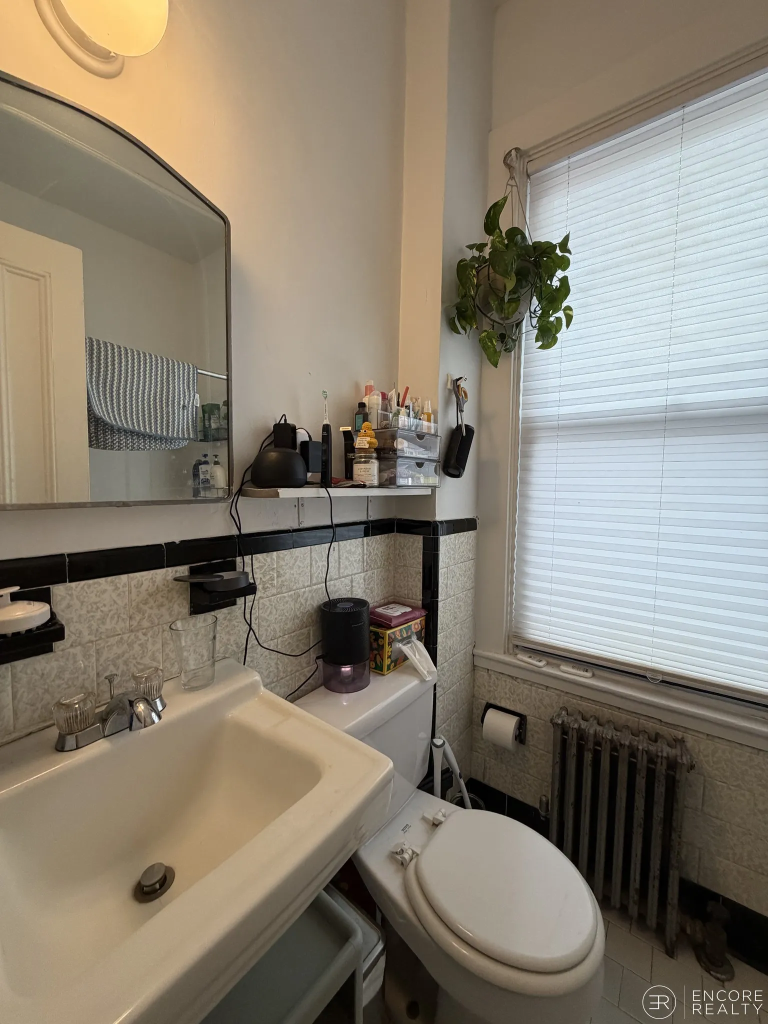 2 bed, 1 bath apartment for rent at 16 Davis Ave Unit 4, Emerson Gardens — photo 8 of 22