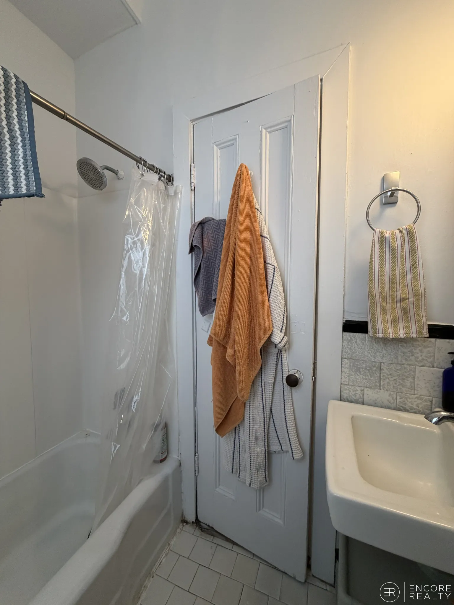 2 bed, 1 bath apartment for rent at 16 Davis Ave Unit 4, Emerson Gardens — photo 9 of 22