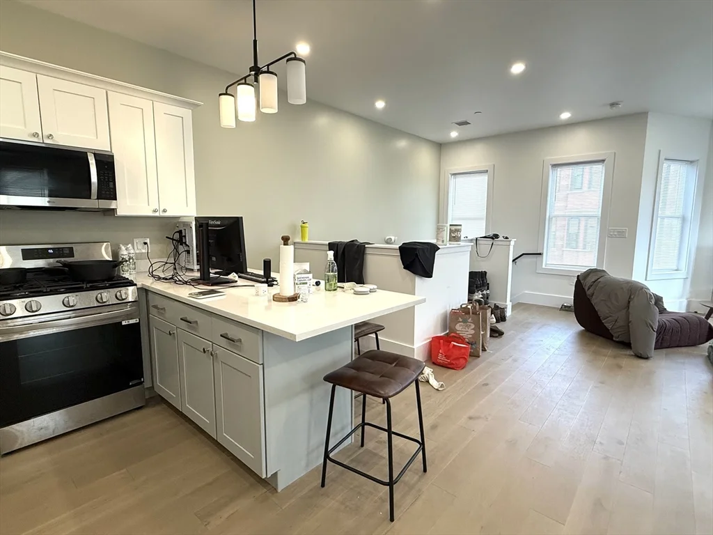 3 bed, 2 bath apartment for rent at 16 Delle Ave Unit 3, Mission Hill — photo 4 of 19