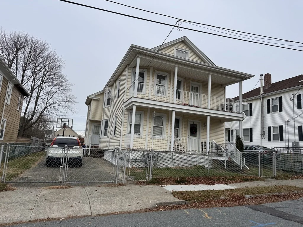 3 bed, 1 bath apartment for rent at 16 Dover St Unit 2nd fl, East Fairhaven — photo 1 of 19