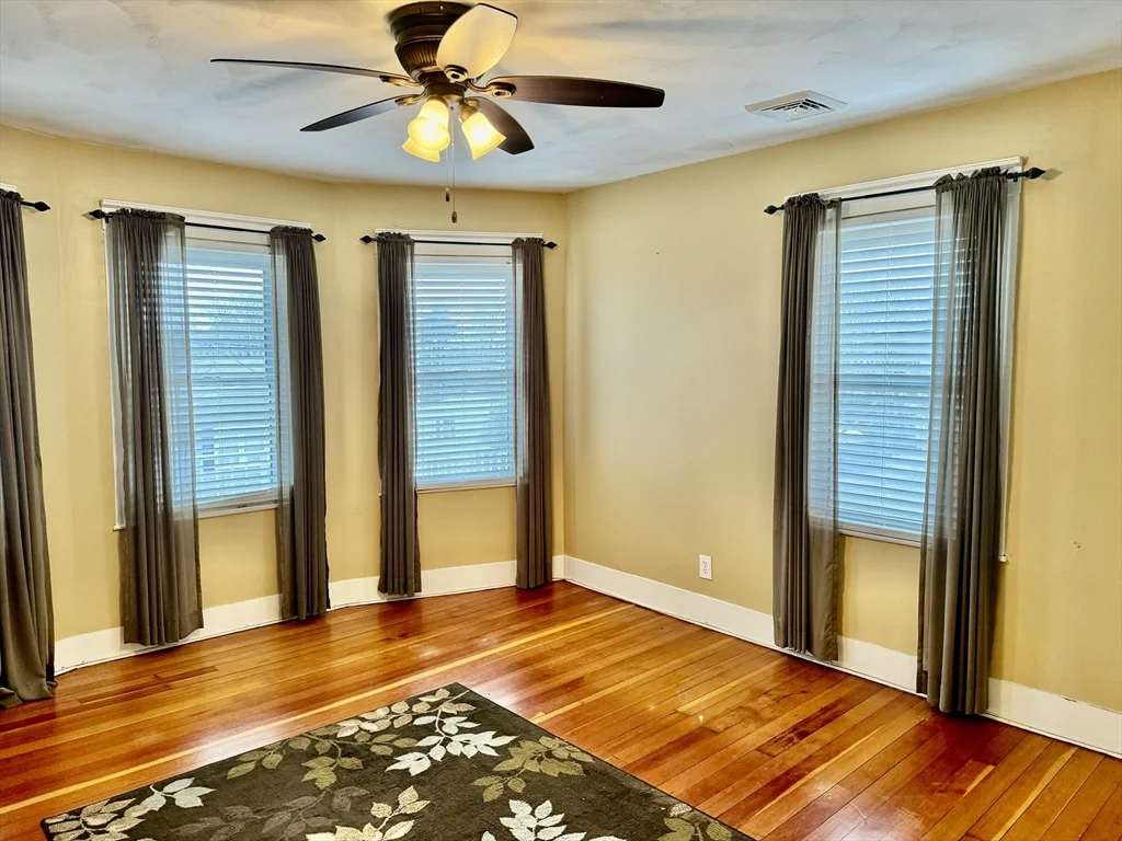 3 bed, 1 bath apartment for rent at 16 Dover St Unit 2nd fl, East Fairhaven — photo 2 of 19