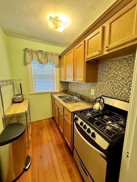 3 bed, 1 bath apartment for rent at 16 Dover St Unit 2nd fl, East Fairhaven — photo 8 of 19