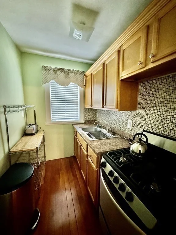 3 bed, 1 bath apartment for rent at 16 Dover St Unit 2nd fl, East Fairhaven — photo 7 of 19