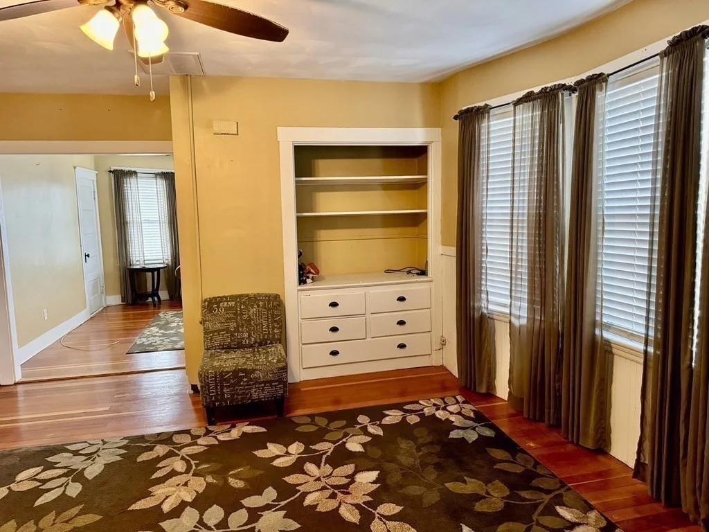 3 bed, 1 bath apartment for rent at 16 Dover St Unit 2nd fl, East Fairhaven — photo 6 of 19