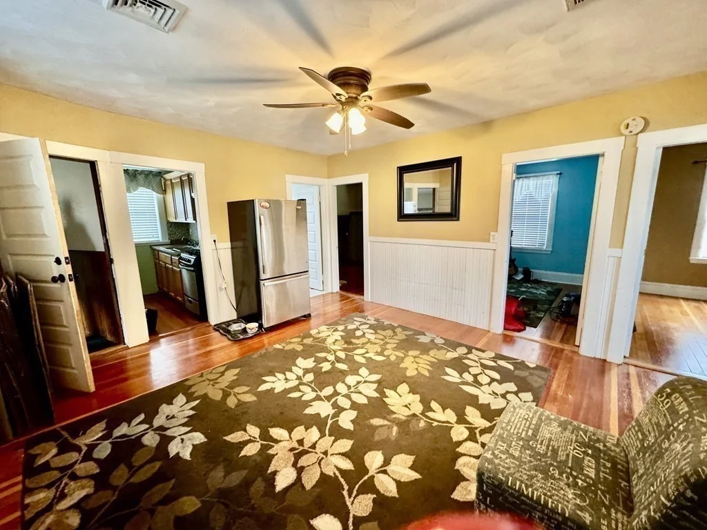 3 bed, 1 bath apartment for rent at 16 Dover St Unit 2nd fl, East Fairhaven — photo 5 of 19