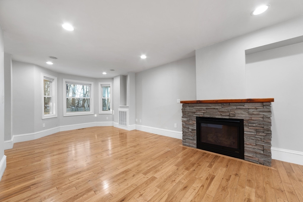 3 bed, 2 bath apartment for rent at 16 Downer Ct Unit B, Boston — photo 5 of 31