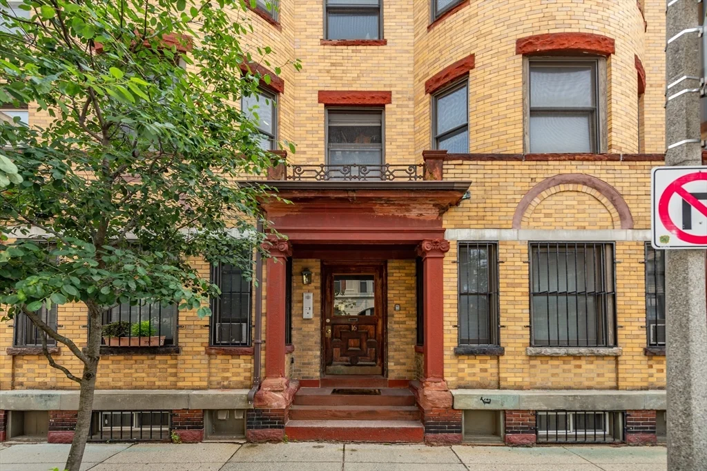 2 bed, 1 bath apartment for rent at 16 Edgerly Unit 1, Fenway