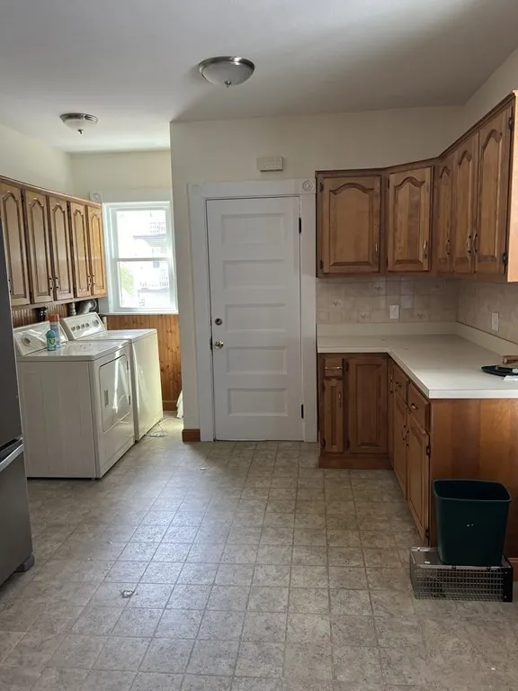3 bed, 1 bath apartment for rent at 16 Edward Sullivan Rd Unit 1, Strawberry Hill — photo 3 of 10