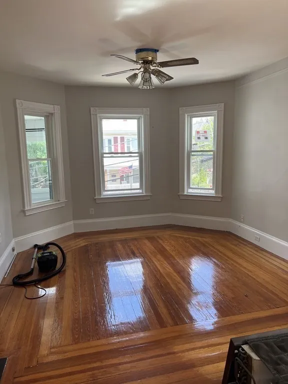 3 bed, 1 bath apartment for rent at 16 Edward Sullivan Rd Unit 1, Strawberry Hill — photo 4 of 10