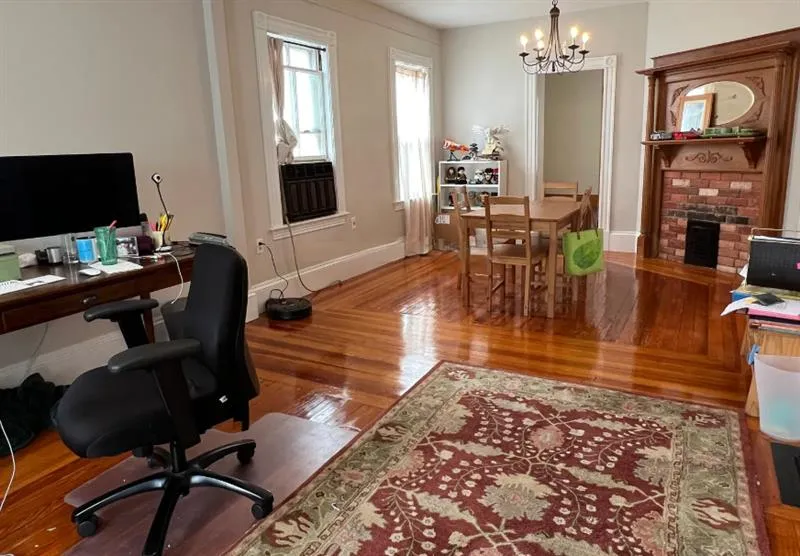 3 bed, 1 bath apartment for rent at 16 Edward Sullivan Rd Unit 2, Strawberry Hill — photo 3 of 20