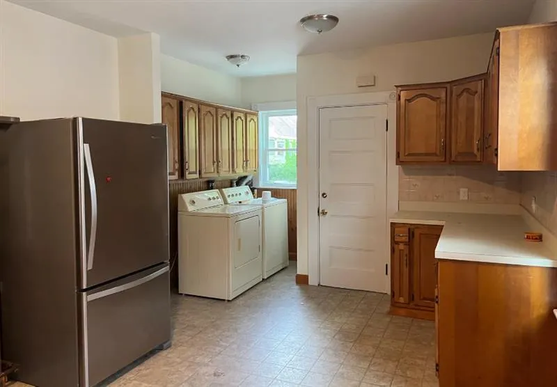 3 bed, 1 bath apartment for rent at 16 Edward Sullivan Rd Unit 2, Strawberry Hill — photo 6 of 20