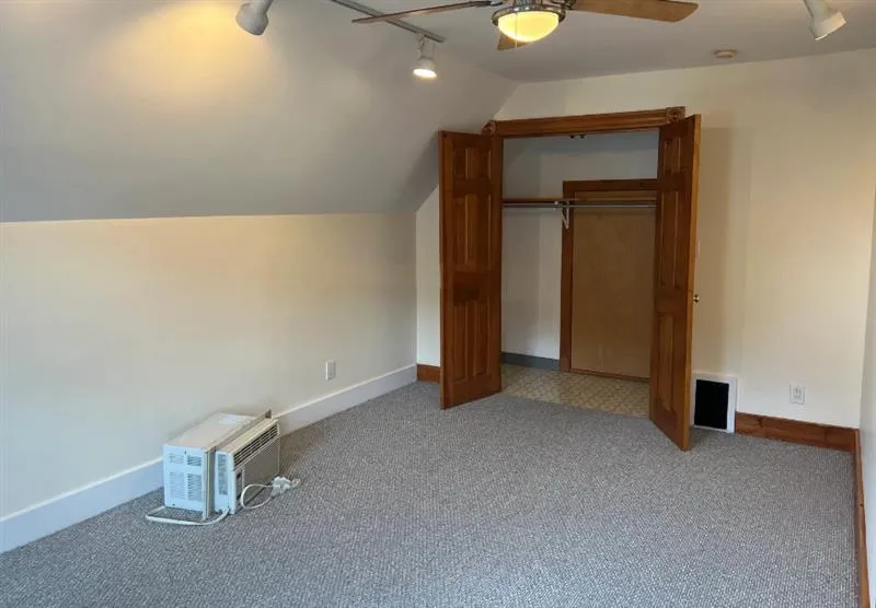 3 bed, 1 bath apartment for rent at 16 Edward Sullivan Rd Unit 2, Strawberry Hill — photo 12 of 20