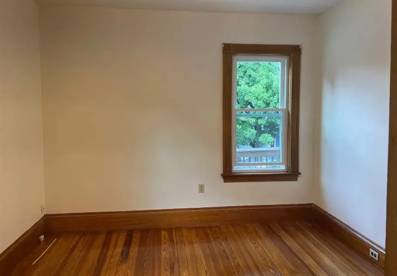 3 bed, 1 bath apartment for rent at 16 Edward Sullivan Rd Unit 2, Strawberry Hill — photo 10 of 20
