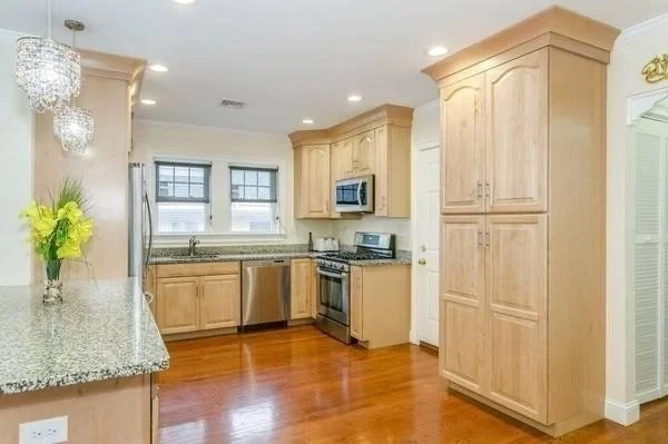 3 bed, 1 bath apartment for rent at 16 Eliot Crescent Unit 1, Chestnut Hill — photo 7 of 10